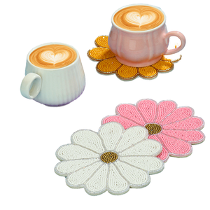 Sous-verres en verre perlé faits à la main de qualité supérieure, uniques et réutilisables pour les soirées cocktails, pour les occasions de Noël, fabriqués à la main en Inde - Product Image 5