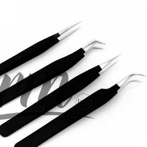 Pince à épiler pour extensions de cils RMI personnalisée, noire, avec différentes pointes, en acier inoxydable, finition poudrée - Product Image 2