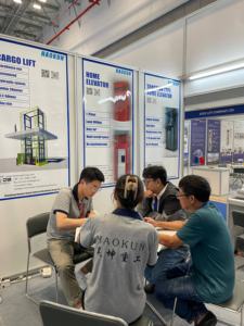 Plateforme élévatrice à colonne unique en aluminium personnalisée <span class=keywords><strong>de</strong></span> 14 pouces <span class=keywords><strong>de</strong></span> hauteur maximale, plateforme élévatrice hydraulique à double colonne, mât vertical - Product Image 6