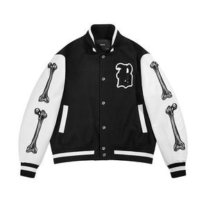 Veste universitaire en laine personnalisée pour homme avec col montant, broderies et écussons noirs et rouges, design frontal - Product Image 1