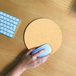 Tapis de souris ronds en liège écologiques, durables et éco-responsables pour le bureau et une utilisation confortable sur ordinateur - Product Image 4