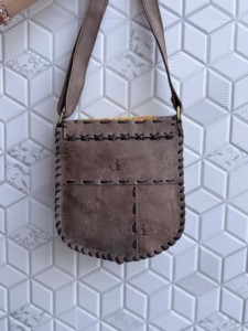 Bolso Bandolera de Cuero Genuino Estilo Banjara, Bolso de Mano Elegante Estilo Gitano, Multicolor, Hecho a Mano para Mujer - Product Image 3