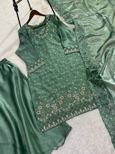 Ensemble Sharara de luxe en organza de soie vert sauge, Kurti brodé à col en V, Sharara évasée et Dupatta, pour mariage indien/pakistanais - Product Image 5