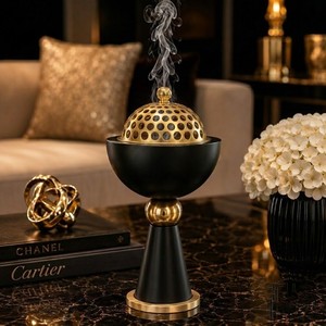 Quemador de incienso de mármol de lujo diseñado para Oud y fragancias aromáticas con un elegante diseño de cúpula de metal dorado para una decoración del hogar de primera calidad. - Product Image 6