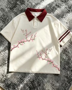 เสื้อโปโลผู้ชายสีขาวพิมพ์ลายดอกเชอร์รี่คอสีเขียวแขนสั้นสไตล์ลำลองสำหรับฤดูร้อน - Product Image 4
