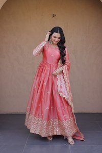 Salwar Kameez Anarkali Tradicional Indio de Organza con Bordado Floral de Seda, Cuello en V, Sin Tirantes, Cintura Alta, Largo hasta el Suelo, para Mujer - Product Image 3
