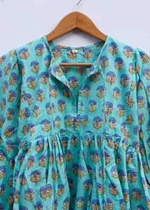 Robe d'été décontractée pour femme, style bohème, en coton bleu ciel, imprimé floral fait main, manches bouffantes, coupe ample, col noué, mini-robe - Product Image 3
