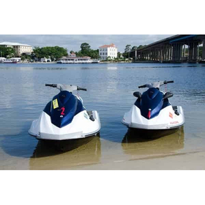 Jet ski professionnel avec une conception de châssis stable et une capacité de vitesse élevée pour une aventure marine sécurisée - Product Image 1
