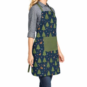 Delantal de cocina con diseño navideño estampado con patrón de árboles, 100% OEM, delantal de cocina con peto para Navidad a precio asequible. - Product Image 3