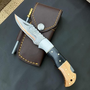 Cuchillo de Caza de Cobre Grabado Damasco con Funda de Cuero Negro y Madera, Punta Caída, Marca Privada, Fabricante OEM, Garantía de 3 Años, Para Exteriores - Product Image 1