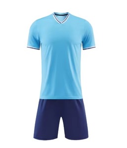 Ensemble de maillot de football bleu pour homme, col en V, manches courtes, tissu respirant en polyester, shorts, coupe athlétique pour toutes les saisons - Product Image 1