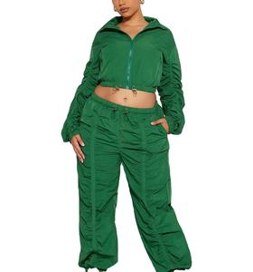 Chándal cortavientos de poliéster personalizado para mujer, conjunto de chaqueta y pantalón recortado transpirable, chándal cortavientos de nailon con cremallera completa - Product Image 1