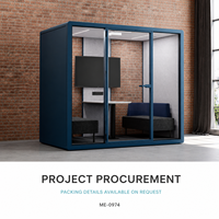 Cabine de réunion de bureau moderne bleue avec façade en verre, sièges rembourrés et table de collaboration compacte