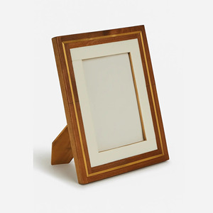 Cadre photo rectangulaire en bois fait main, classique, à poser sur table, orientation verticale, pour table d'appoint - Product Image 1