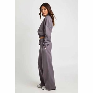Ensemble de survêtement sportif pour femme avec logo personnalisé, coupe oversize, demi-zip, sans cordons, comprenant un sweat à capuche et un pantalon de jogging - Product Image 5