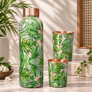 Bouteille d'eau en cuivre à motif de feuilles tropicales classique avec 2 verres, garniture bohème en métal réutilisable pour la maison et le bureau - Product Image 3