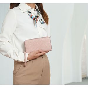 Portafoglio Aurora M Signature di Mia K Handbag Essentials - Product Image 2