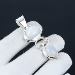 Collier en argent sterling 925 fait main avec double pierre de lune arc-en-ciel naturelle, chaînes de luxe unisexes en gros - Product Image 1