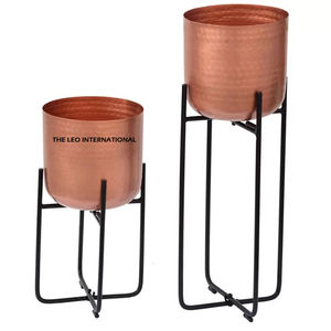 Jardinière élégante en galvanisé à corps rond, idéale pour les intérieurs rustiques, les cuisines de campagne et les espaces extérieurs de fermes. - Product Image 2