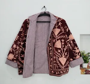 Chaqueta de terciopelo rojo granate con bordado de ojo turco para mujer, estilo boutique, ideal para festivales. - Product Image 5