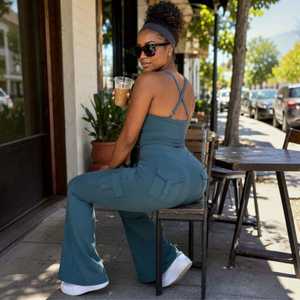 Ensemble de yoga 2 pièces pour femme : débardeur à fines bretelles et pantalon cargo évasé à poches, très extensible, sans couture sur le devant, pour le sport et l'entraînement - Product Image 4