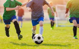 Balón de Fútbol Profesional Clásico y Duradero de Fábrica, Personalizado con Logotipo, de Cuero Compuesto de PU, Tamaño 9, con Cámara de Goma - Product Image 2