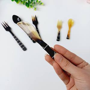 Cuchara y tenedor de cuerno de búfalo natural más vendidos, comúnmente utilizados para comer caviar, servir ensaladas y degustar platos finos. - Product Image 2