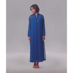 Elegante Vestido Largo Casual Azul Fluido con Abertura Lateral y Mangas Largas para un Estilo Moderno Diario con Material Georgette - Product Image 1