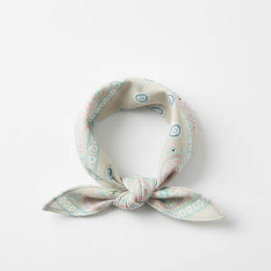 Foulard carré doux pour enfants, idéal pour l'école, les jeux, le sport et la protection quotidienne de la peau - Product Image 1