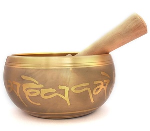 Cuenco tibetano antiguo de latón martillado para la salud y un sonido mágico - Product Image 3