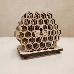 Nouvel Arrivage : Ensemble de sous-verres en bois compensé nid d'abeille, gravés sur mesure au laser et faits à la main, avec gravure abeille - Product Image 2