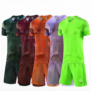 Conjunto de Camiseta de Fútbol Antibacteriana Personalizada en Verde Neón, Transpirable, de Secado Rápido, Ecológica, con Cuello en V, Manga Corta, Malla de Poliéster - Product Image 1