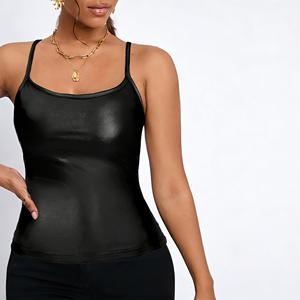 Oferta especial en camisola negra para mujer de Temu, top tipo camisola con aspecto de cuero sintético elegante para uso casual y de fiesta. - Product Image 3