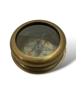 Boussole en verre et laiton artisanale de luxe, décoration de bureau nautique, cadeau par Tajdaar Handicrafts - Product Image 3