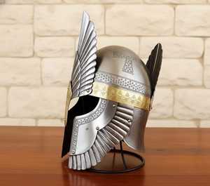 Casco Estilo Mandaloriano Dorado Hecho a Mano, Casco de Cazador de Recompensas de Ciencia Ficción, Accesorio para Exhibición y Cosplay - Product Image 3