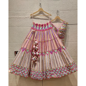 Vestidos de novia de diseñador bordados Lehenga-Choli y Dupatta con trabajo de hilo - Product Image 1