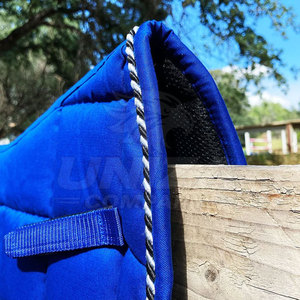 Tapis d'équitation matelassé pour chevaux en tissu de coton avec rembourrage en polyester, ajustement ergonomique, sangles de maintien pour l'entraînement au dressage - Product Image 3