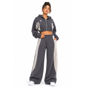 Ensemble de jogging en molleton épais à jambes larges avec panneaux contrastants personnalisés, gris foncé, comprenant un sweat à capuche court zippé, survêtement athleisure d'hiver pour femme - Product Image 1