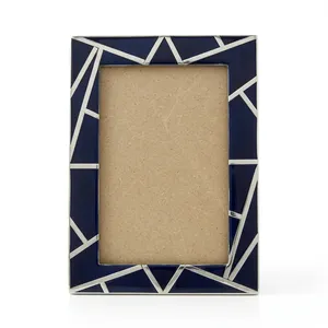 Cadre photo en résine à motif géométrique, vertical, sur pied, pour table, cadre photo moderne en résine, décoratif et artistique - Product Image 1