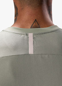 T-shirt de sport pour homme avec logo personnalisé – Vêtement de sport ajusté pour la course, l'entraînement et le fitness - Product Image 5