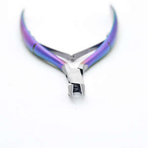 Cortauñas Profesional de Acero Inoxidable Curvo con Punta Afilada D 505, Color Arcoíris, Venta Directa de Fábrica, Herramientas de Manicura para Salón - Product Image 3