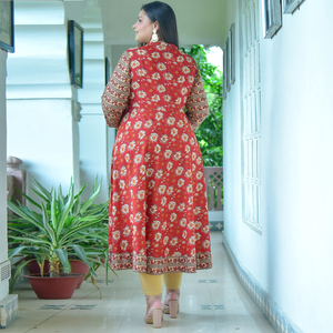 Kurta Anarkali en coton marron avec encolure en dentelle, col mandarin, manches trois-quarts, longueur genou, grande taille pour femme, vente en gros - Product Image 4