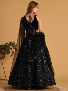 Conjunto indio-pakistaní de lentejuelas negras, blusa de terciopelo con superposición de malla, lehenga, traje para boda o fiesta. - Product Image 4