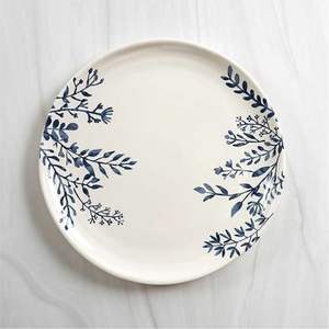 Plato de Presentación Metálico Magenta de Lujo, con Diseño Floral Esmaltado, Bandeja Decorativa para Servir en Bodas, Fiestas y Eventos - Product Image 4