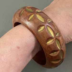Bracelets en bois massif avec motif étoile en résine, accessoires de mode faits à la main pour femmes, exportateurs d'artisanat en résine - Product Image 5