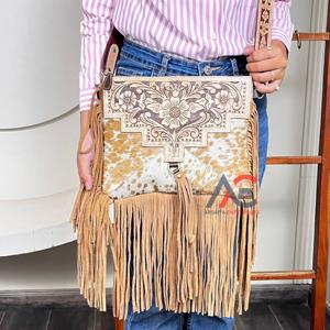 Nuevo Bolso Bandolera de Cuero Vacuno Hecho a Mano con Flecos, Estilo Western con Diseño Floral, Bolso de Hombro Boho Vaquero, Perfecto para Mujer - Product Image 1