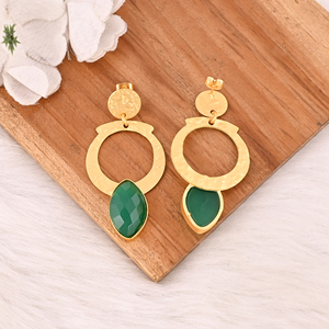 Elegantes y Estilizados Pendientes de Ónix Verde Natural para Mujer - Product Image 2