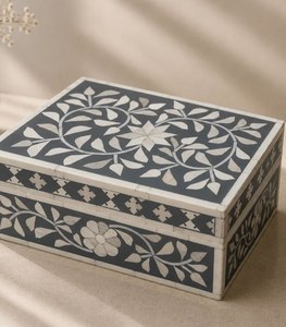 กล่องเก็บของ MDF สไตล์หรูหรา พร้อมลายฝังดอกไม้สีน้ำเงินขาวและเรซิ่น สำหรับเก็บแหวน นาฬิกา สร้อยคอ และเครื่องประดับ - Product Image 3