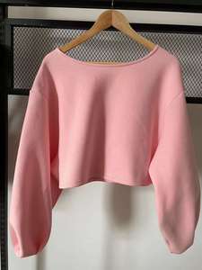 Sudadera Corta Oversize de Felpa para Mujer con Logotipo Frontal y Cuello Redondo con Borde Crudo, Color Personalizado - Product Image 2