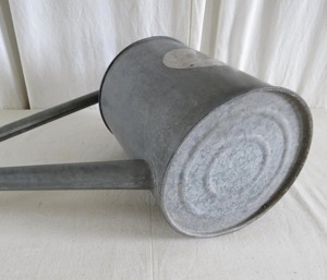 Conteneur d'arrosage extérieur en métal galvanisé, idéal pour arroser les plantes dans les jardins publics, parcs et paysages, provenant d'Inde - Product Image 3